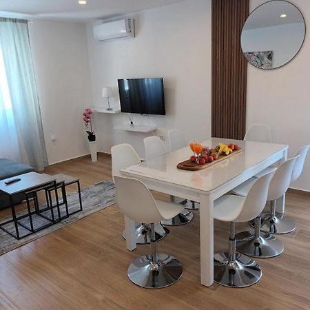 Apartmani Tolj Макарска Екстериор снимка