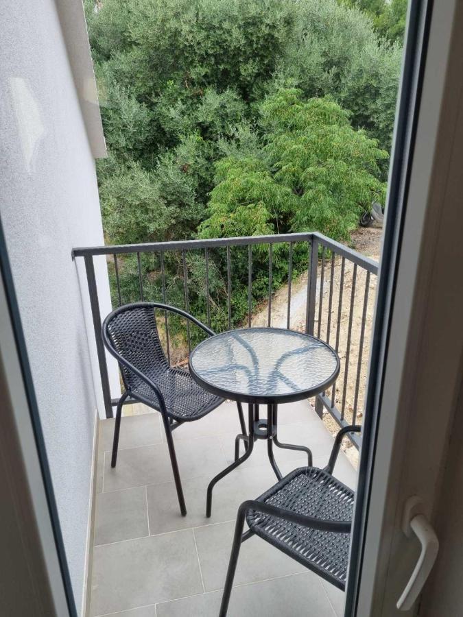 Apartmani Tolj Макарска Екстериор снимка