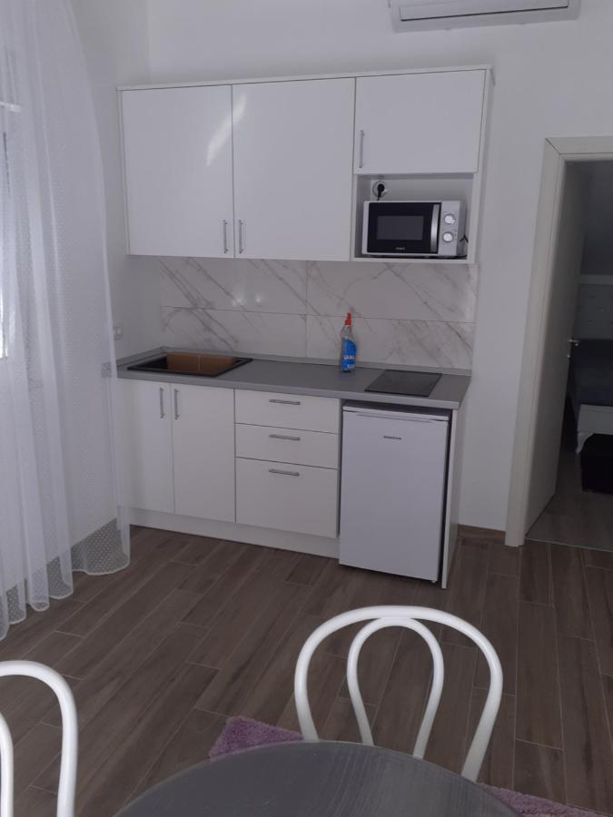 Apartmani Tolj Макарска Екстериор снимка