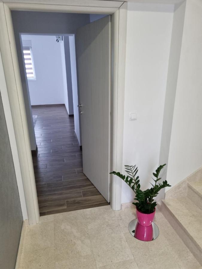 Apartmani Tolj Макарска Екстериор снимка