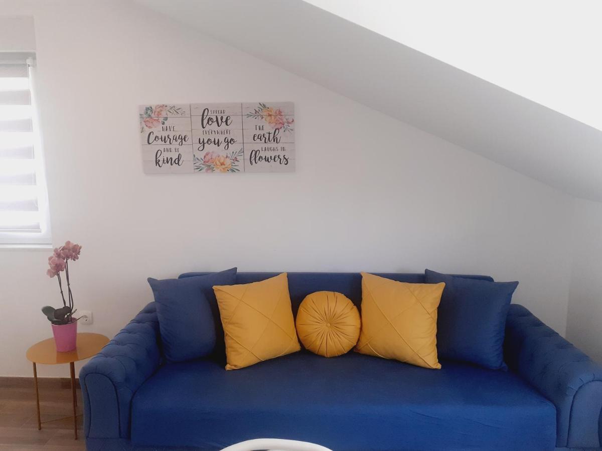 Apartmani Tolj Макарска Екстериор снимка