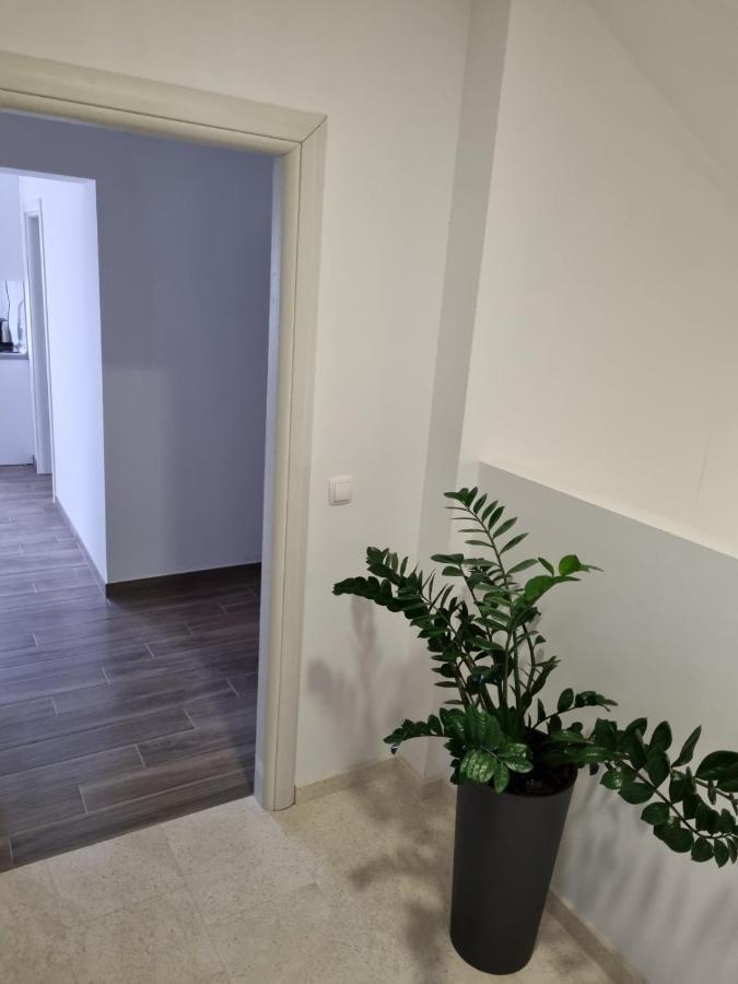 Apartmani Tolj Макарска Екстериор снимка