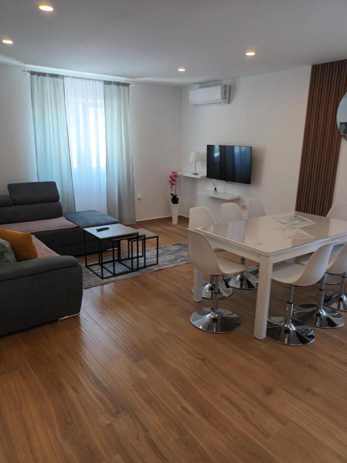 Apartmani Tolj Макарска Екстериор снимка