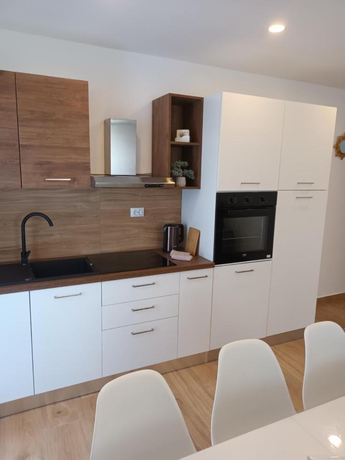Apartmani Tolj Макарска Екстериор снимка