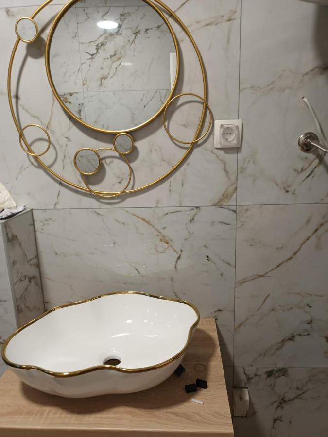 Apartmani Tolj Макарска Екстериор снимка