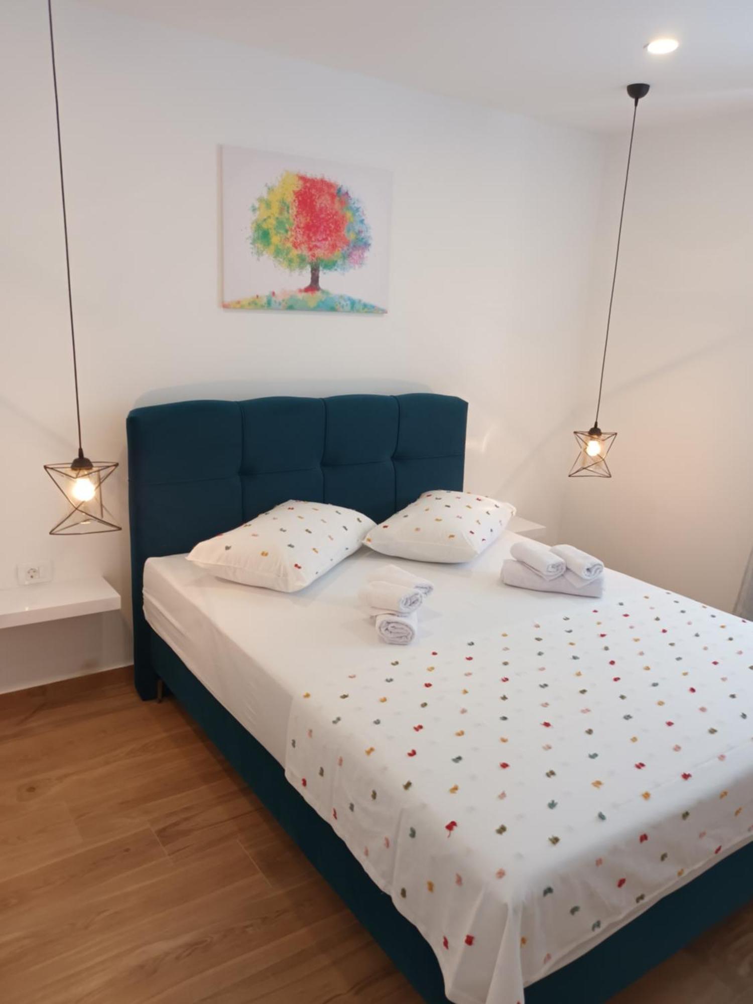 Apartmani Tolj Макарска Екстериор снимка