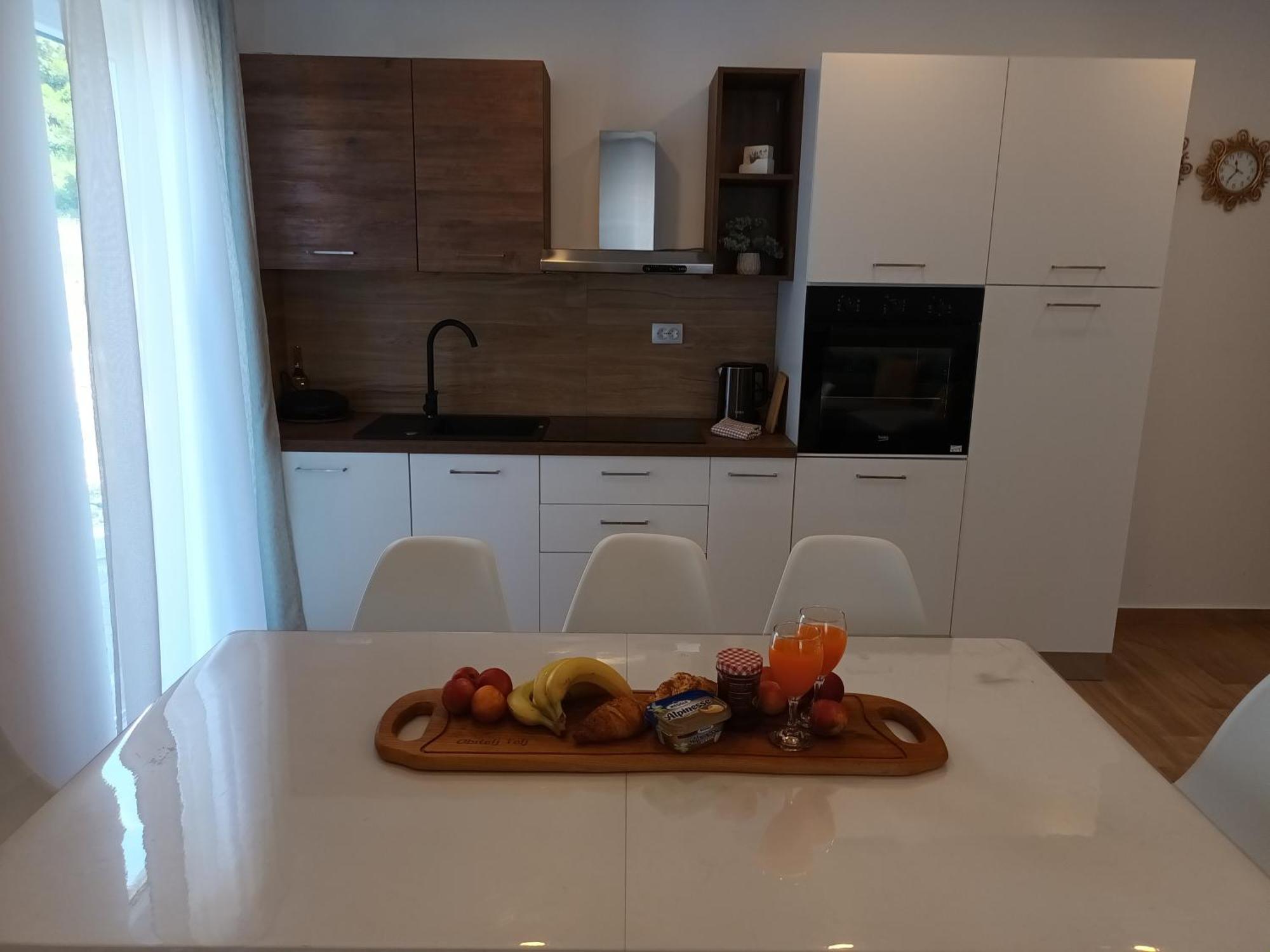 Apartmani Tolj Макарска Екстериор снимка