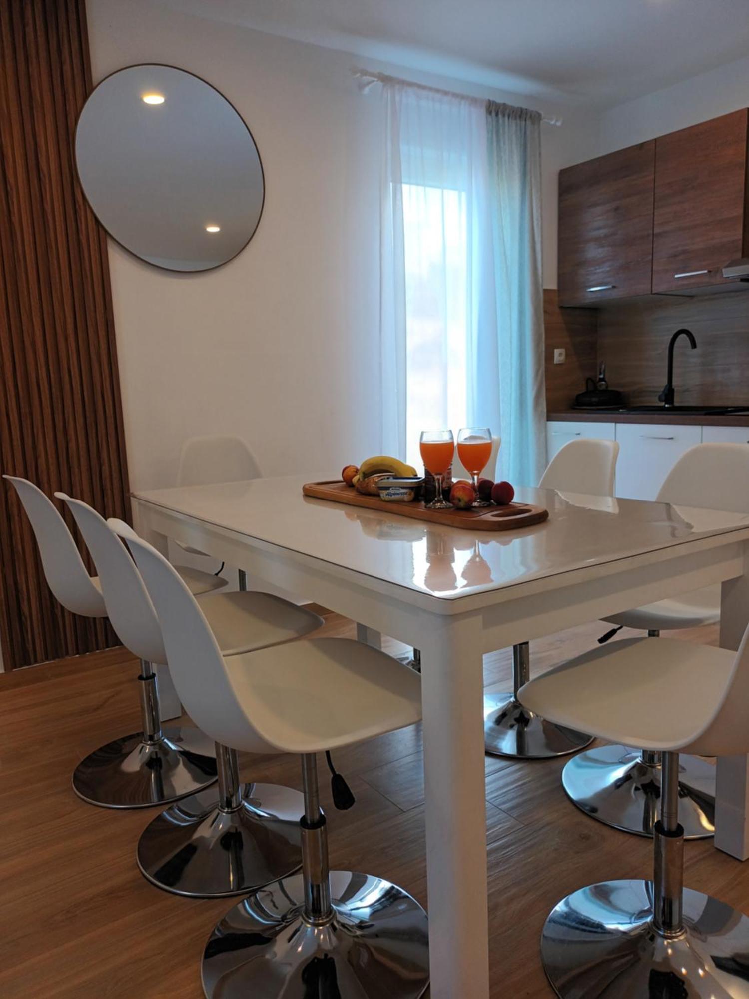 Apartmani Tolj Макарска Екстериор снимка
