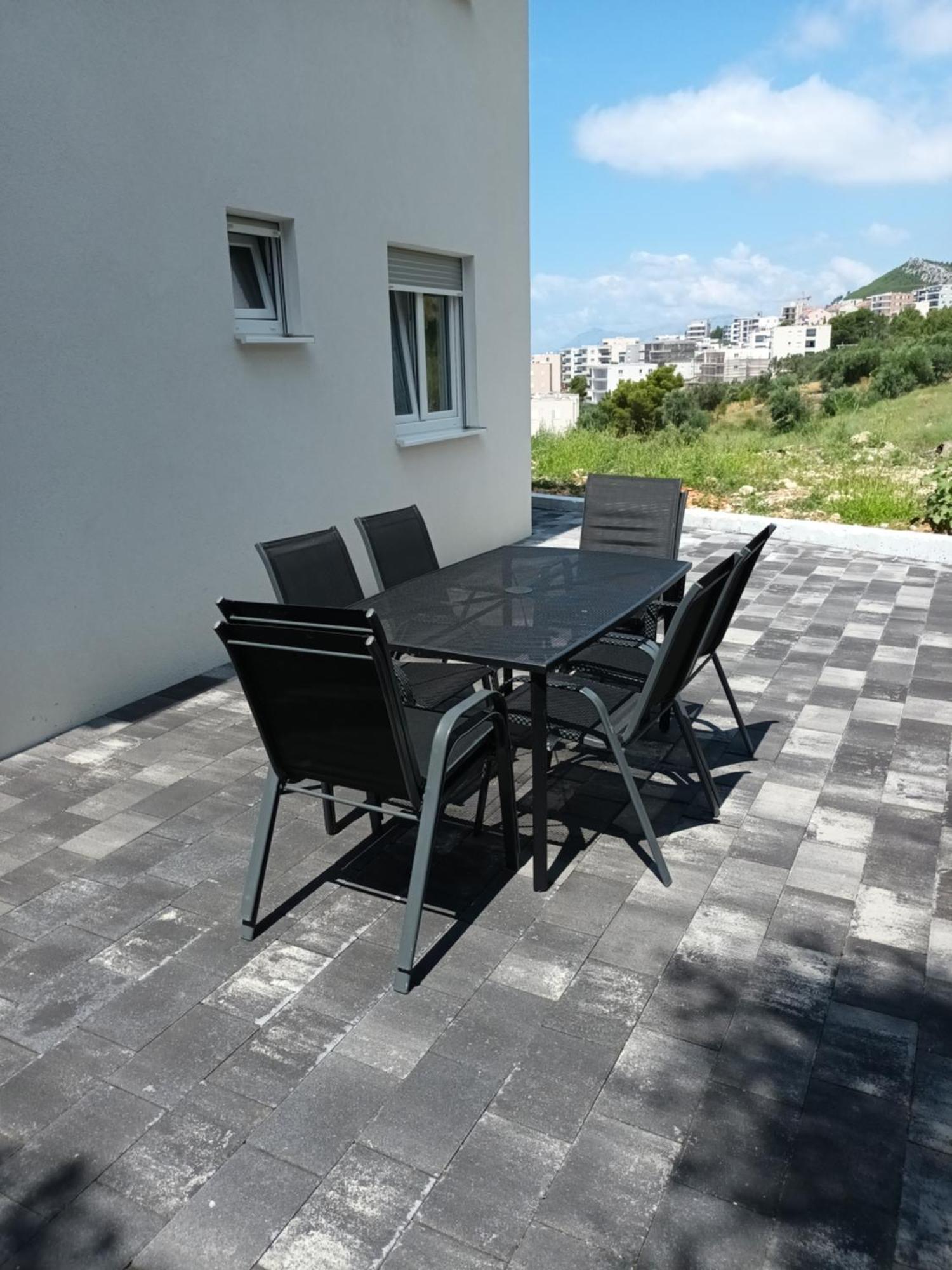 Apartmani Tolj Макарска Екстериор снимка