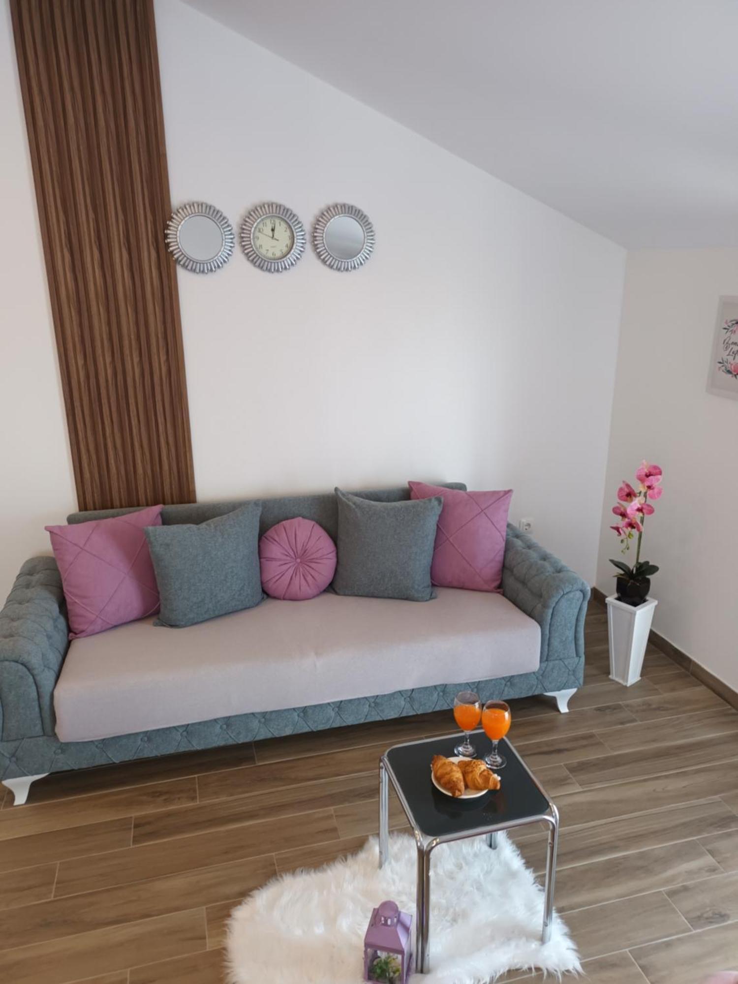 Apartmani Tolj Макарска Екстериор снимка