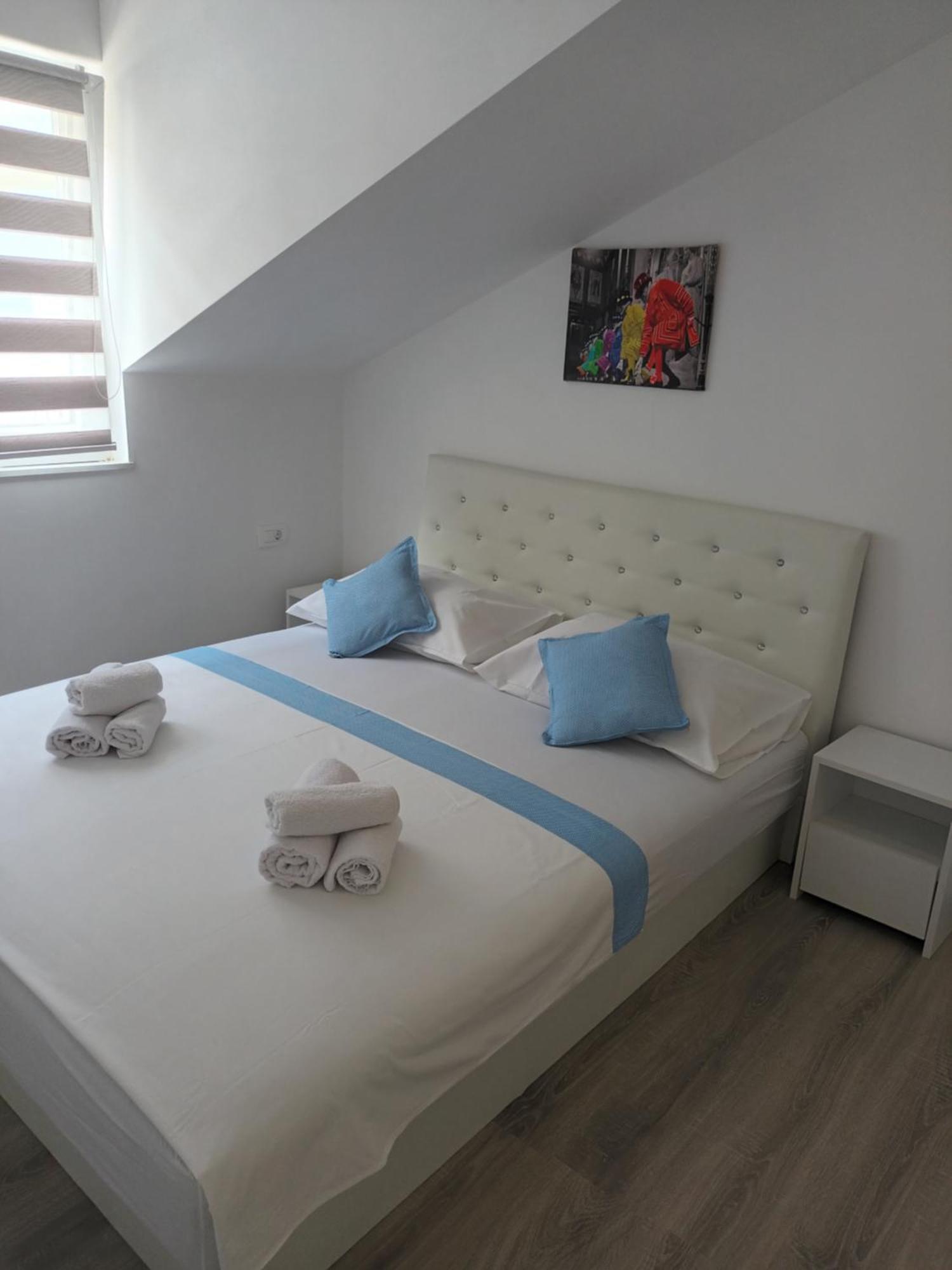 Apartmani Tolj Макарска Екстериор снимка