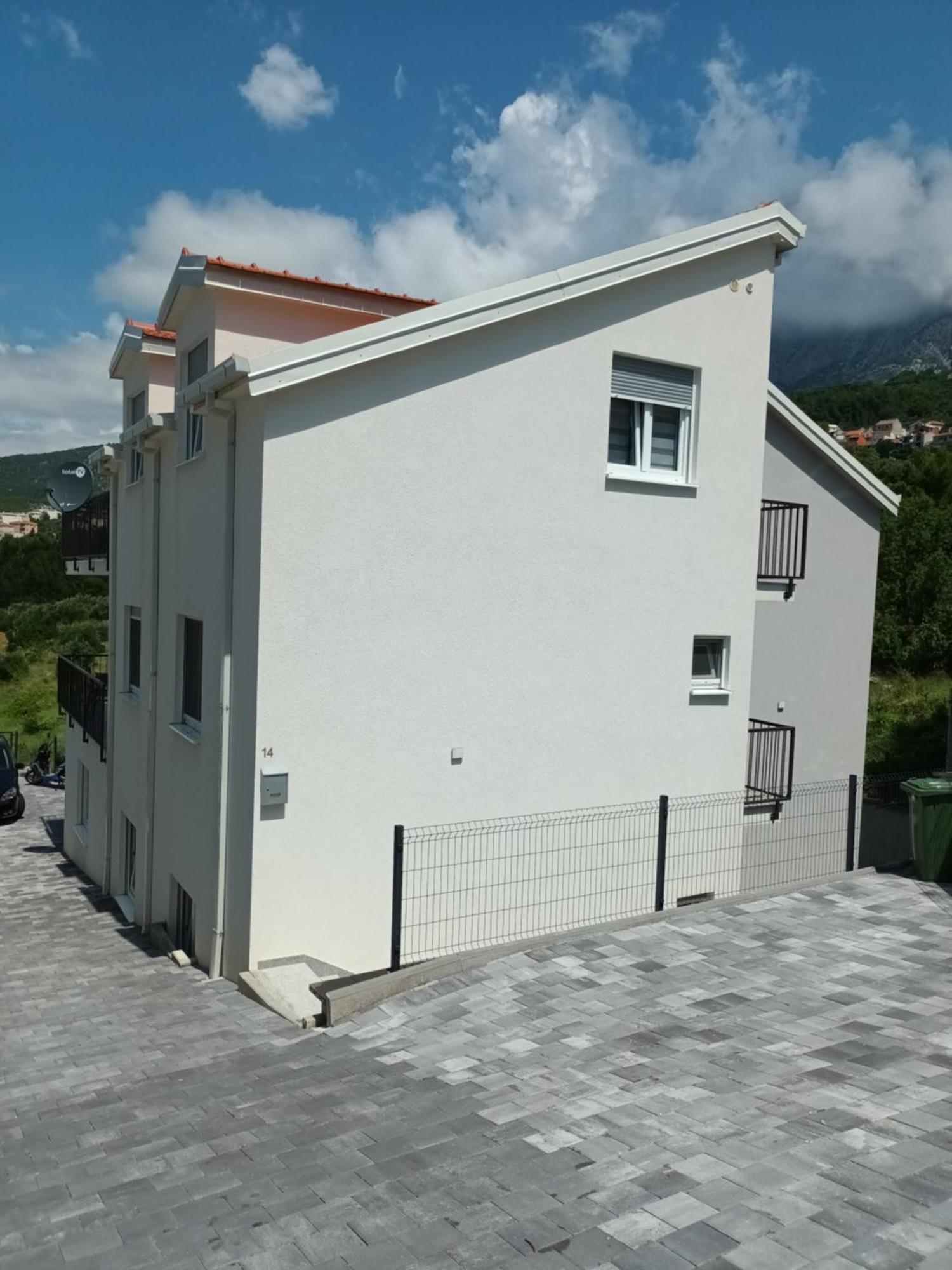 Apartmani Tolj Макарска Екстериор снимка